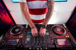 Choose Your Best Wedding DJ in Tampa FL